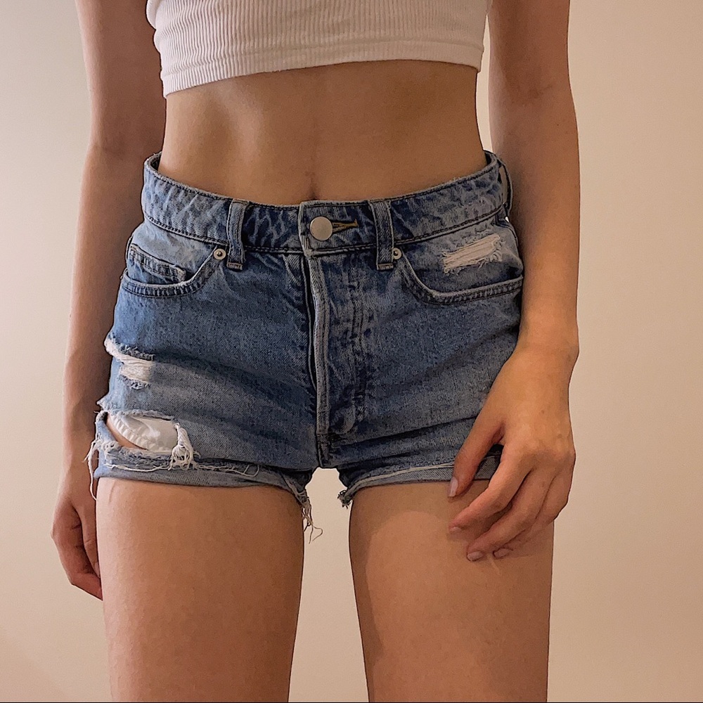h&m distressed high rise denim shorts